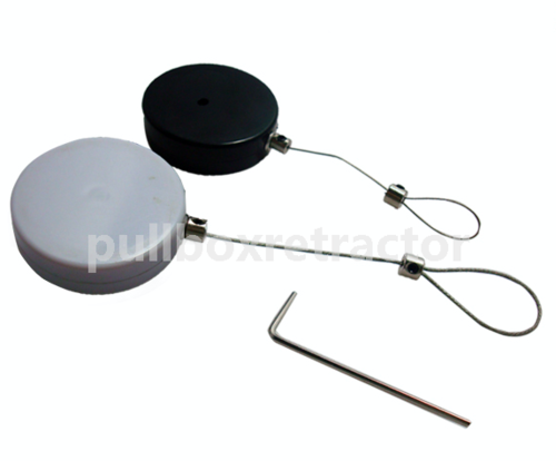 Circular retractable display reels